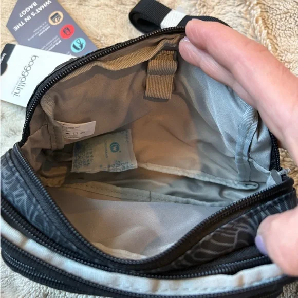 Baggallini triple zip belt bag - Picture 6 of 8